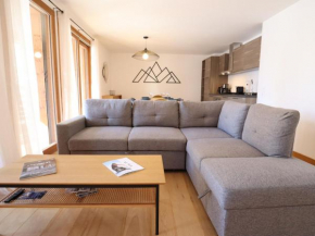 Appartement raffiné en plein centre avec 3 chambres, balcon, terrasse, parking et wifi - FR-1-623-334